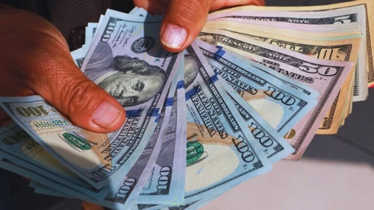 EL GOBIERNO AJUSTA EL ESQUEMA CAMBIARIO Y APUNTA A BAJAR LA INFLACIÓN